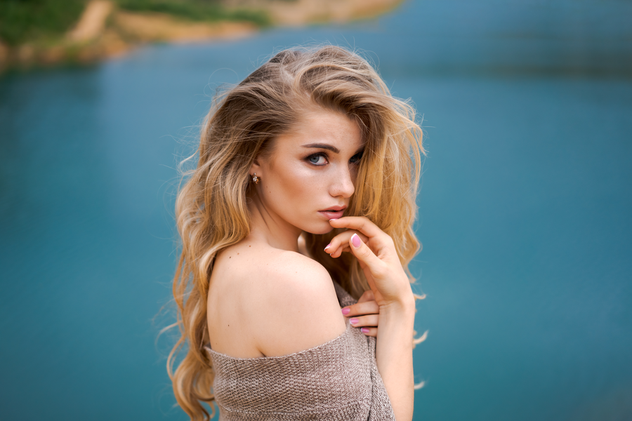 Beautiful blonde hair showing purple shampoo maintenance results